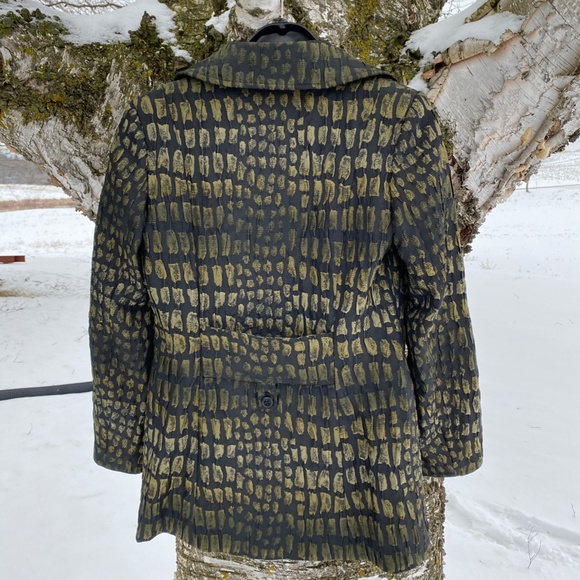 Woman'd Jacket - Picture 3 of 3